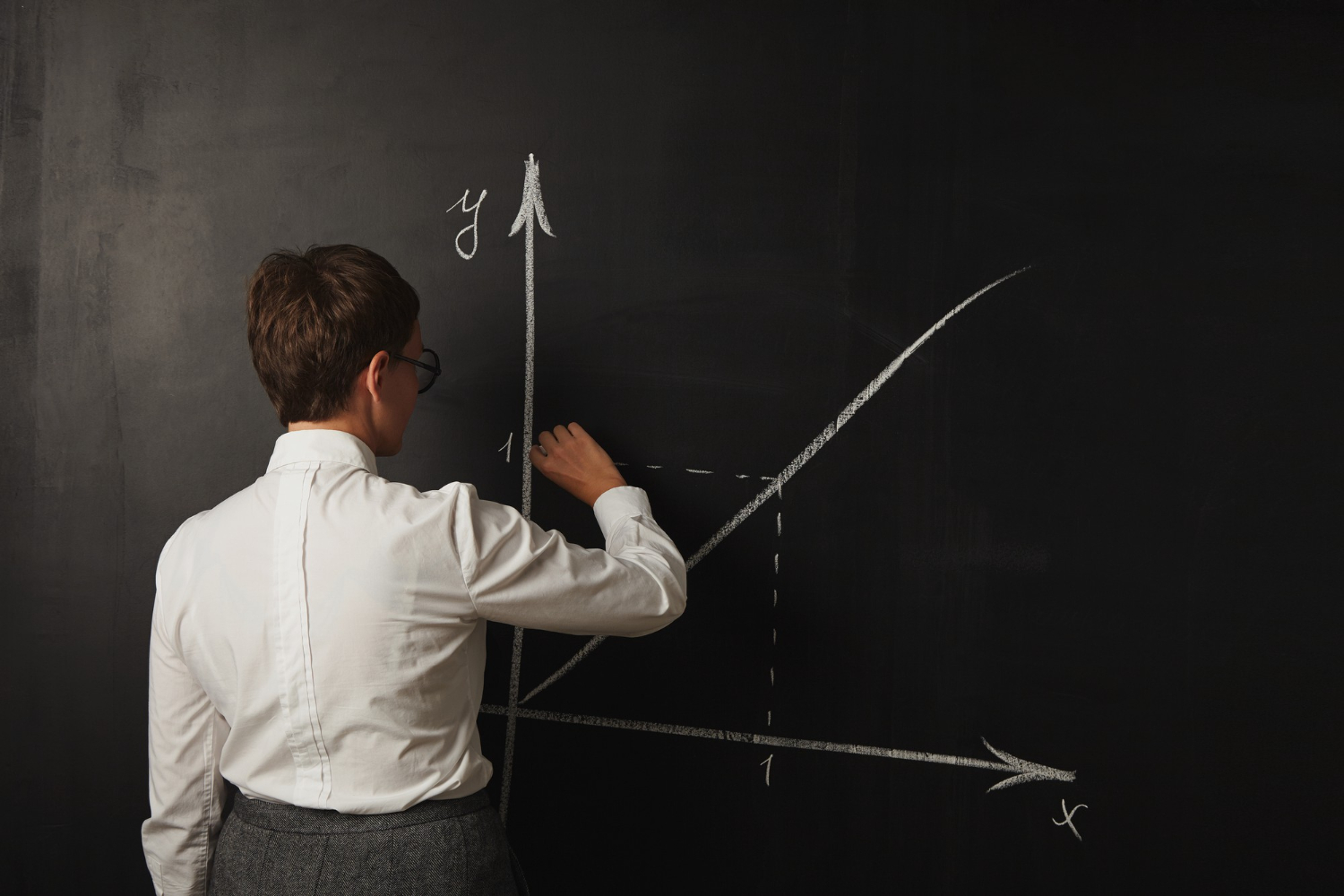 Cours de mathématiques sur tableau noir chez occi fomation, formation professionnelle dans le Tarn